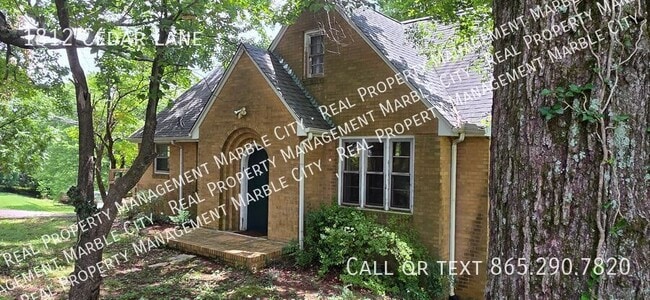 Building Photo - 1812 Cedar Ln