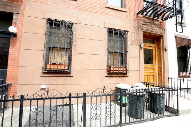 Building Photo - 221 Sackett St