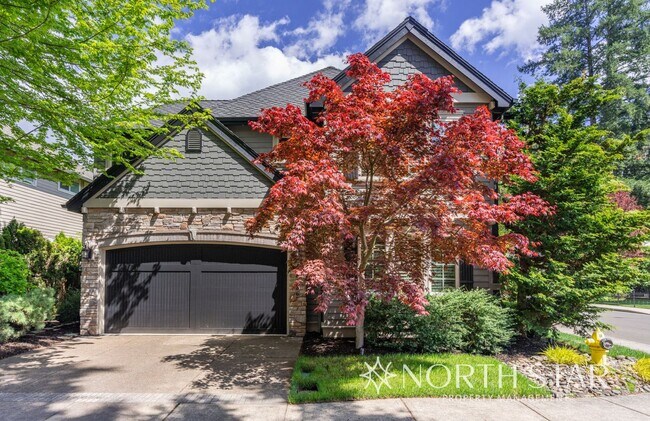 Building Photo - Idyllic Lake Oswego Home