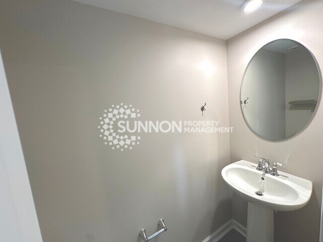 Building Photo - 3 Bedroom Townhome in Mountain Island