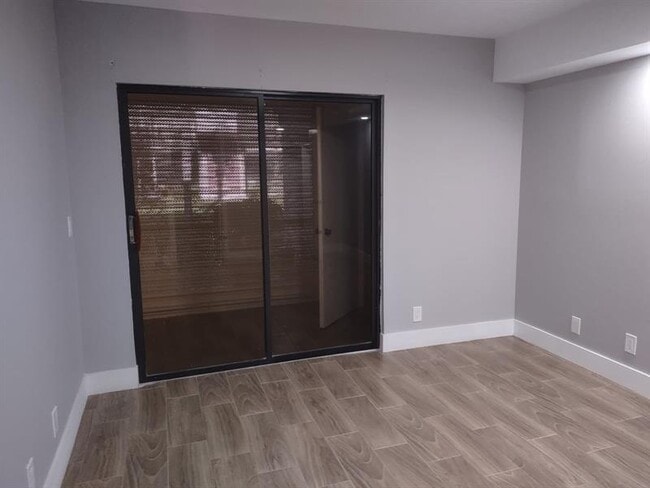 Building Photo - 5068 Rose Hill Dr