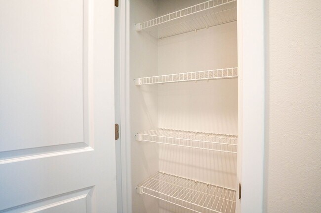 Foto del edificio - BRAND NEW 3 BEDROOM HOME - Mount Vernon, MO