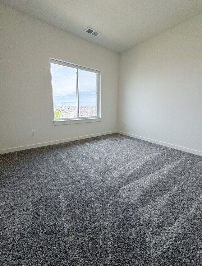 Foto del edificio - BRAND NEW Pet Friendly 2 bed/ 2 bath apartment!
