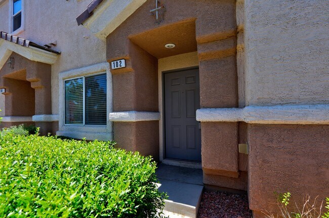 Foto del edificio - 6530 Bucking Horse Ln