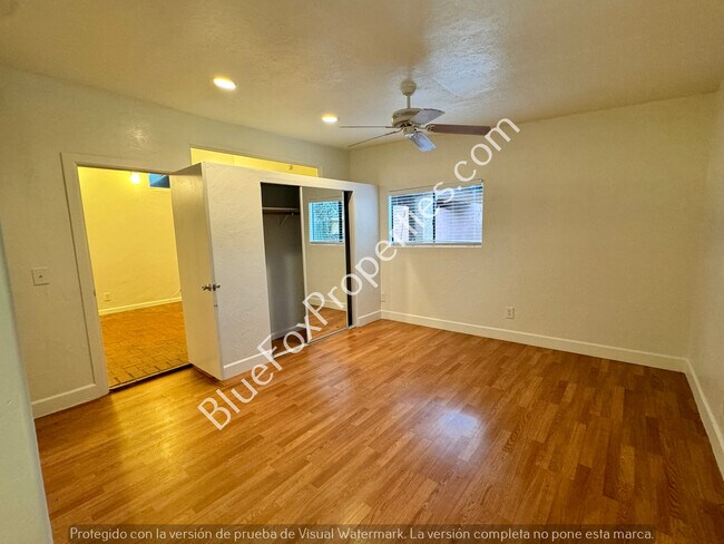 Foto del edificio - 3318 E Bellevue St