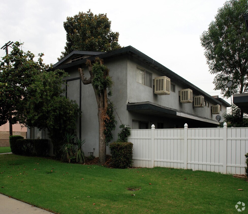 Building Photo - 1040 W G St