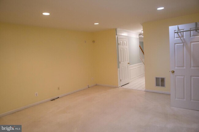 Building Photo - 5421 Summer Leaf Ln