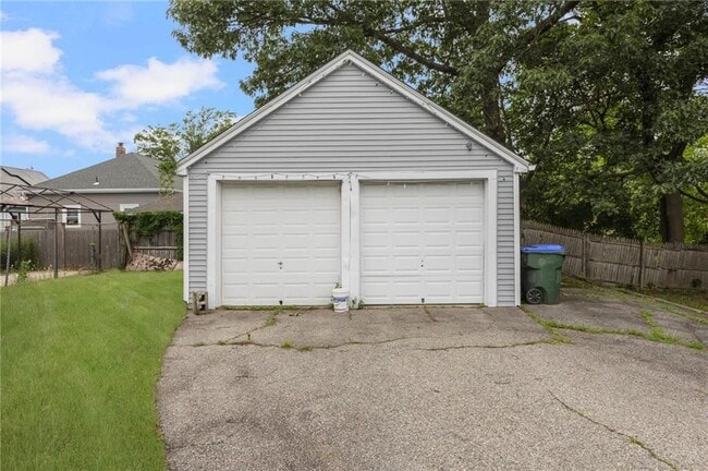 Building Photo - 183 Baker St