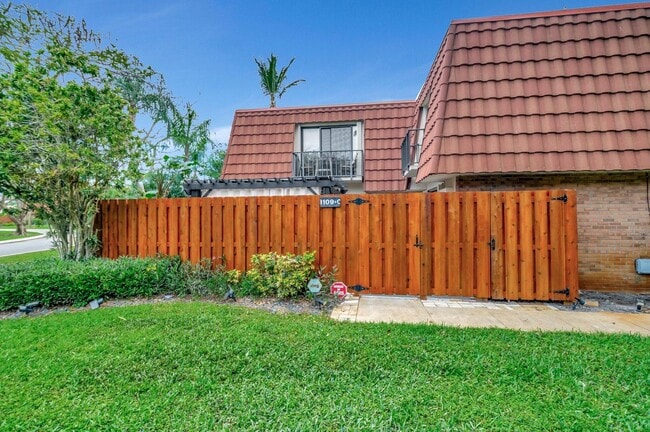 Building Photo - 3109 San Clara Dr