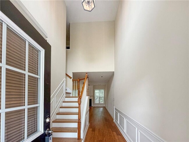 Building Photo - 2380 Fairlie Dr