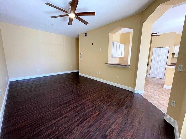 Building Photo - 5011 Sunridge Palms Dr
