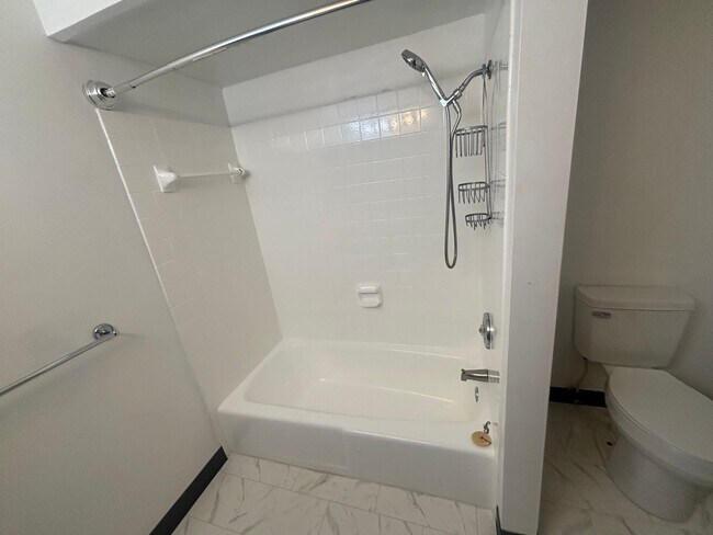 Foto del edificio - 628 Whites Rd