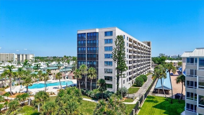 Foto del edificio - 5880 Midnight Pass Rd