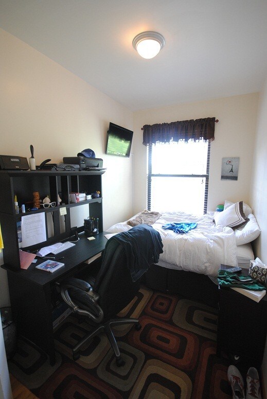 Foto del edificio - 210 E 14th St