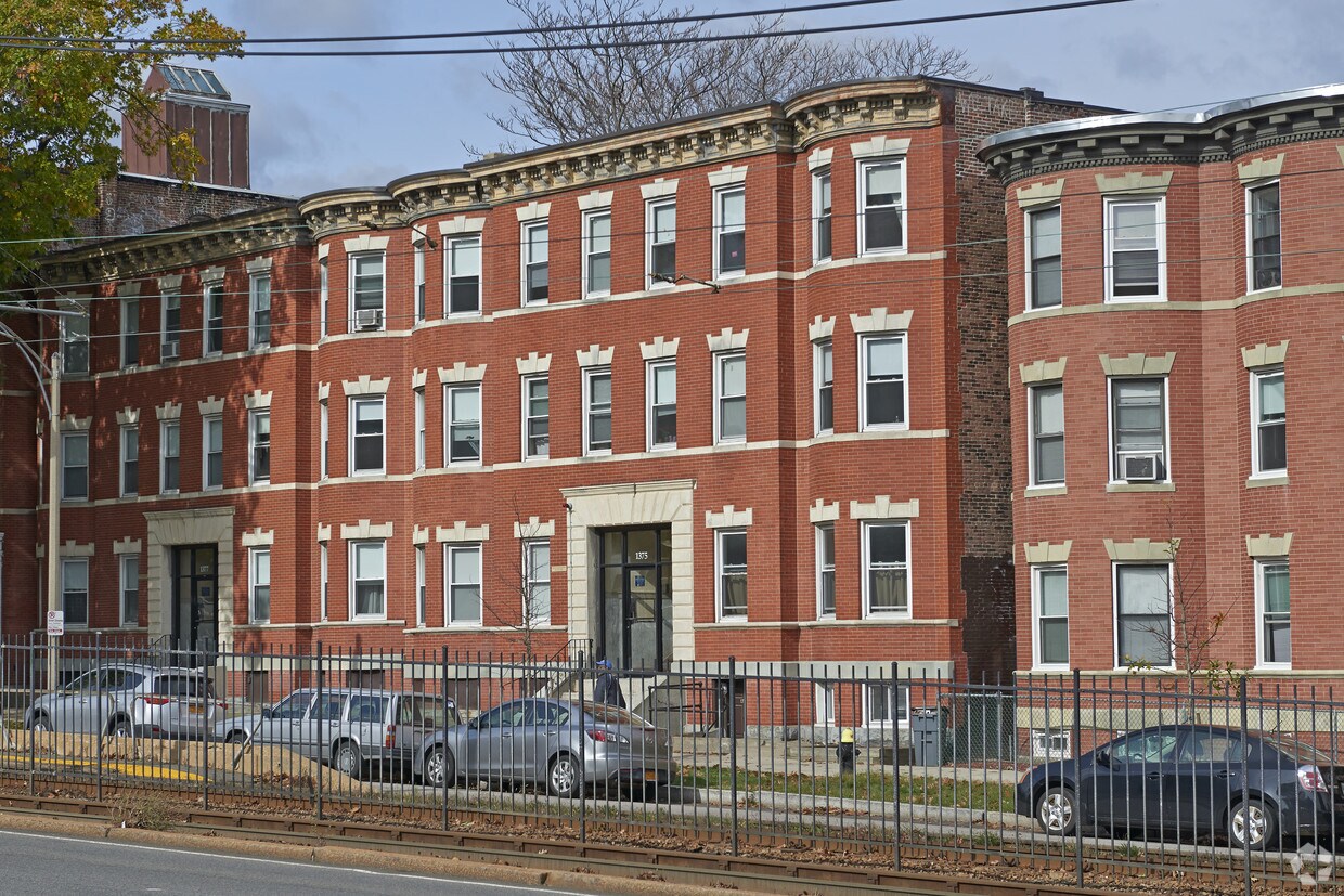 Foto principal - 1375-1377 Commonwealth Ave