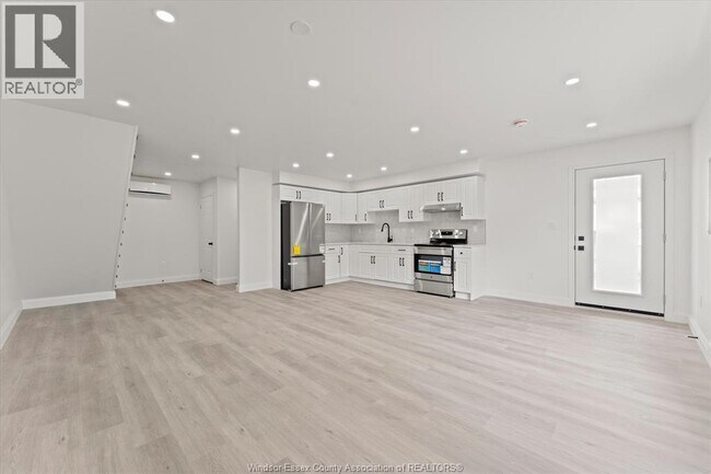 Building Photo - 702 Pierre Ave