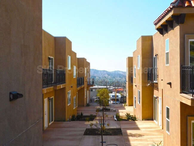 Foto del edificio - 10215 Tujunga Canyon Blvd