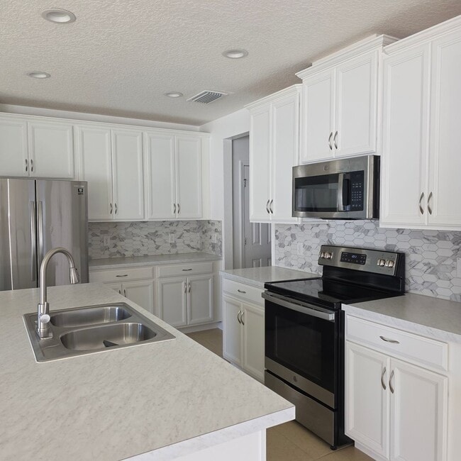 Foto del edificio - 4 Bedrooms, 2.5 Bathrooms Singe family home