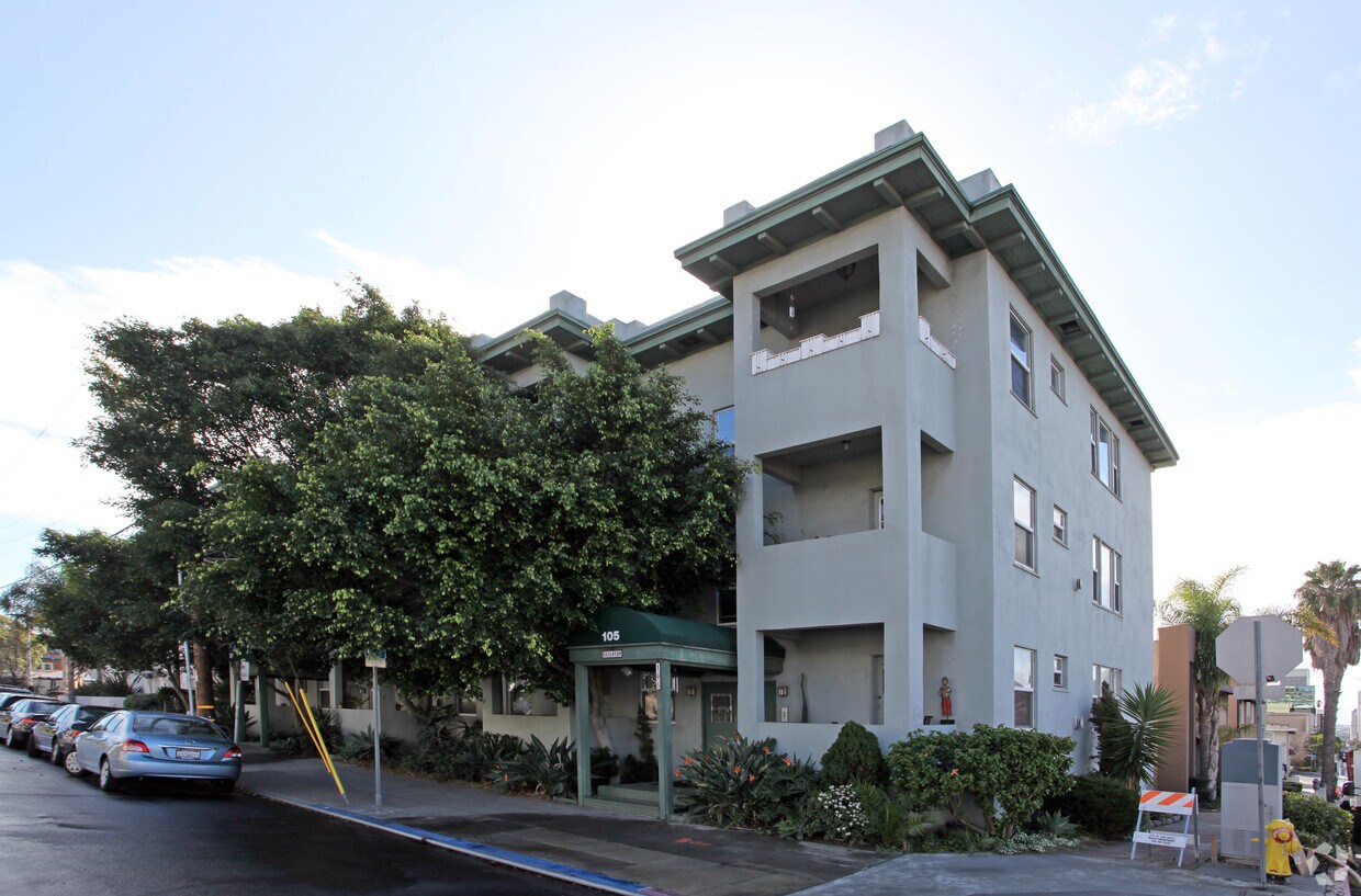 Primary Photo - 105 Hawthorn St