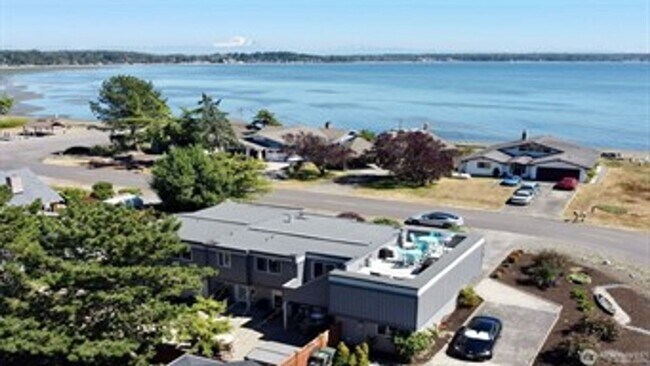Building Photo - Gorgeous 5 Bedroom Home with Bayview - Bir...