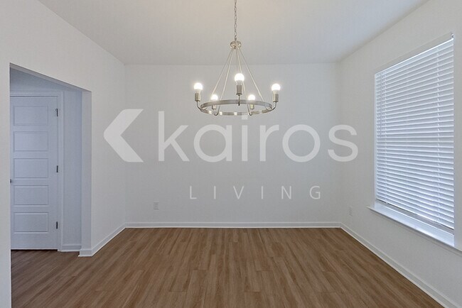 Building Photo - 306 Silver Maple Ln