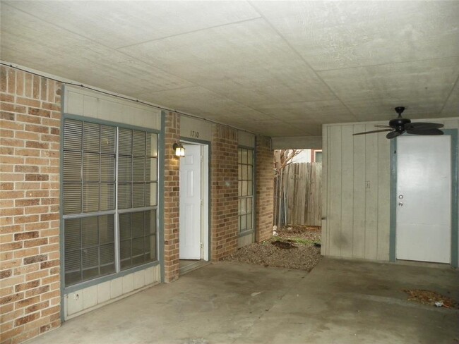 Building Photo - 1710 Rawhide Loop