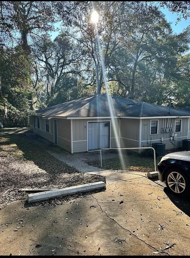 Foto principal - 3207 Jim Lee Rd