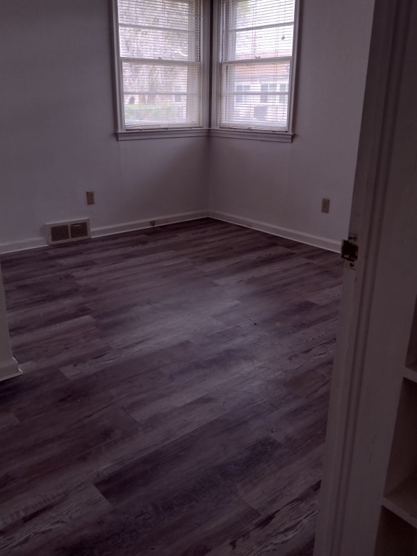 Building Photo - 318 S White Ave