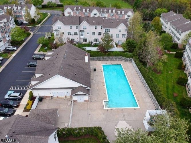 Foto del edificio - 145 Limerick Ln