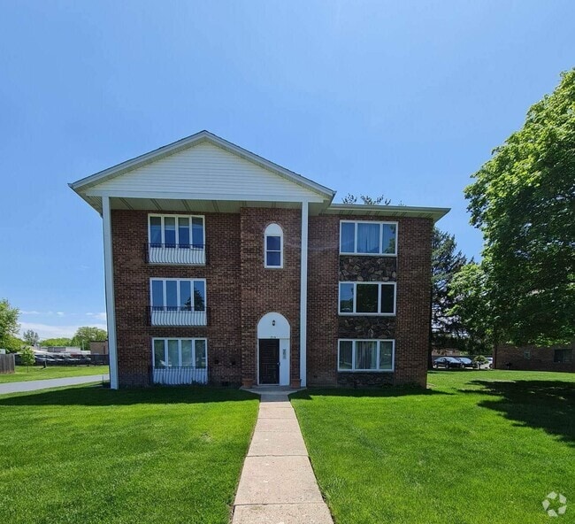 Building Photo - 215 E Naperville Rd