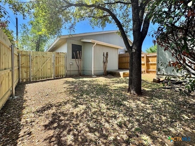 Building Photo - 2110 Blue Meadow Dr