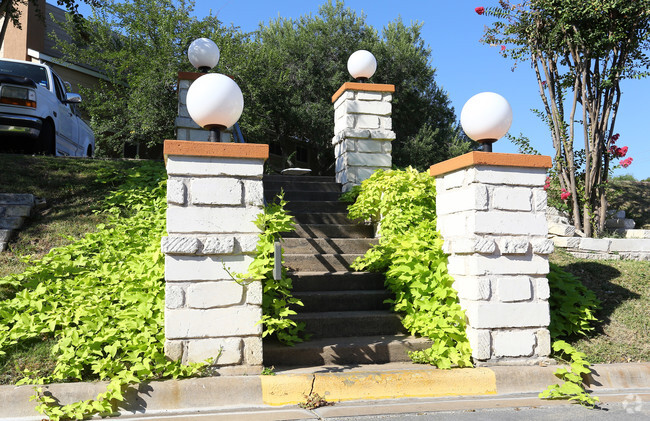 Entrance - Point South and Bridgehollow