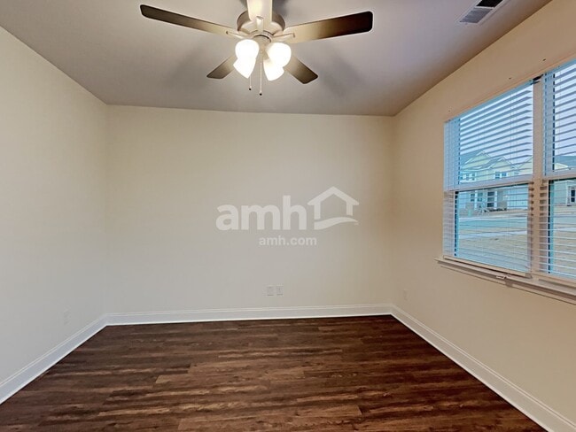 Building Photo - 2001 Bennett Dr