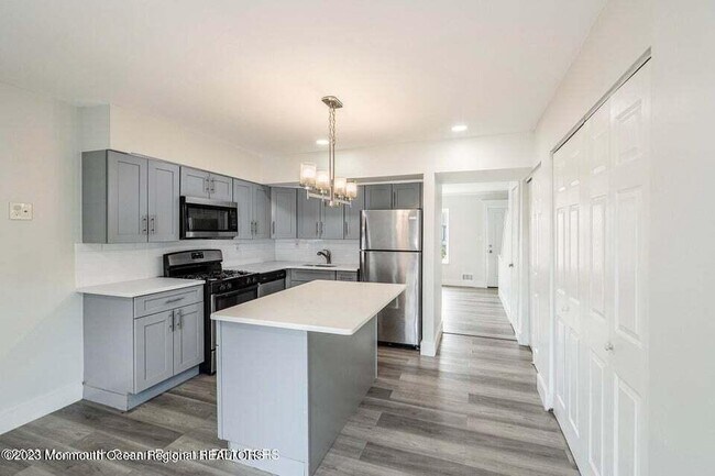 Building Photo - 19 Creek Rd