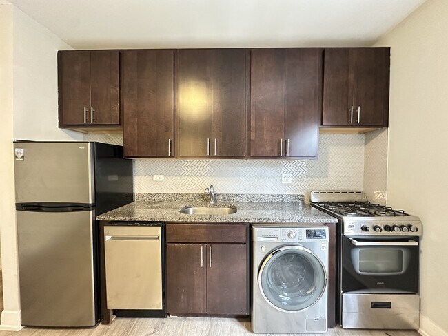 Foto del edificio - 434.5 W Belden Ave