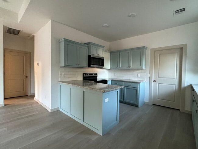 Building Photo - 1202 W Iowa- hot new listing!