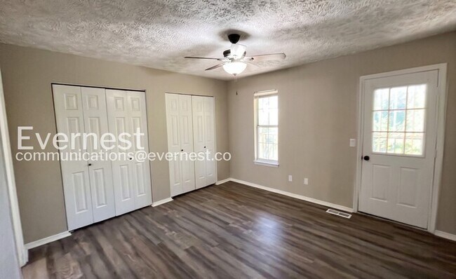 Foto del edificio - 3392 Shadowlawn Dr