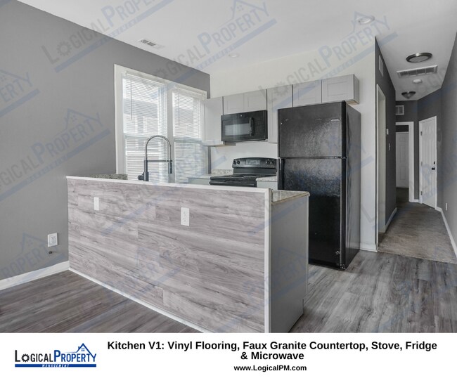 Building Photo - 2 Bed/ 1 Bath Triplex w/ Stove, Fridge, Mi...