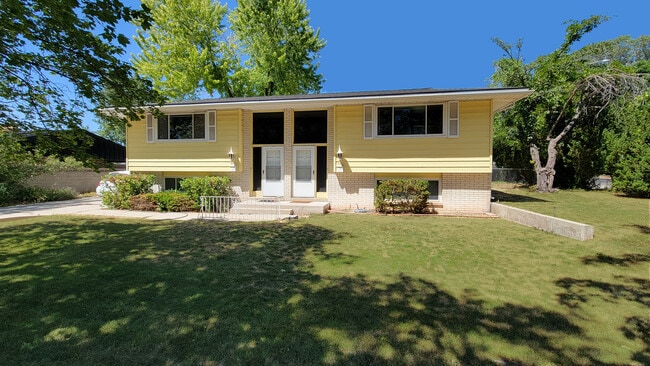 Building Photo - 2085 E Browning Ave