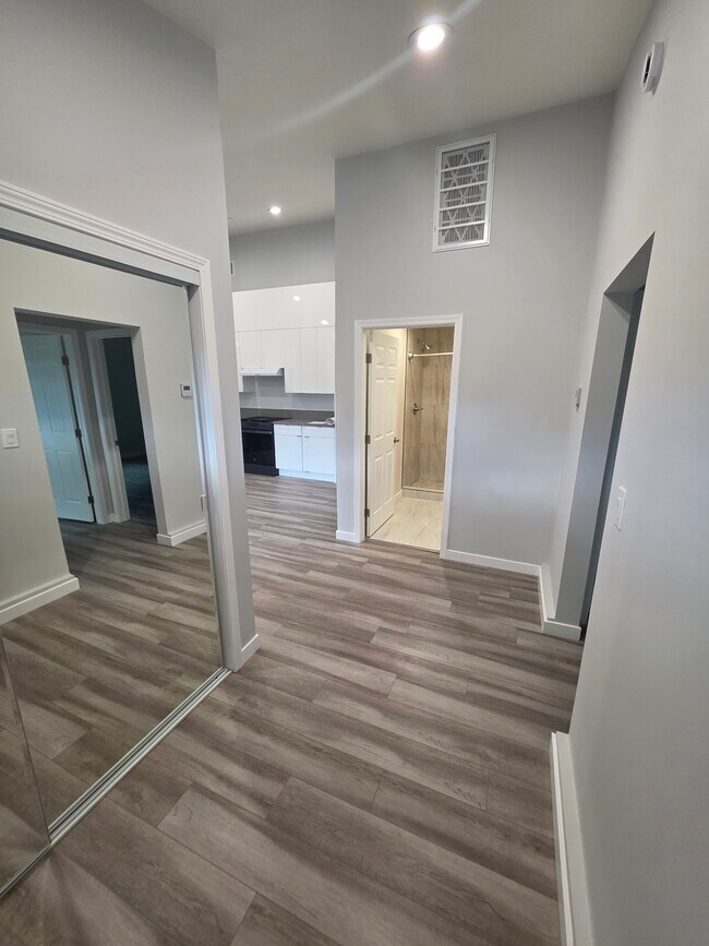 Foto del edificio - 18230 Chase St