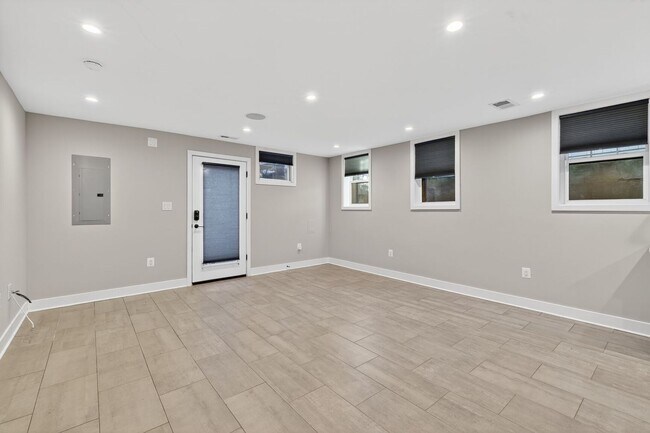 Foto del edificio - Available Now! Two Bed // Two Bath in Eckington!