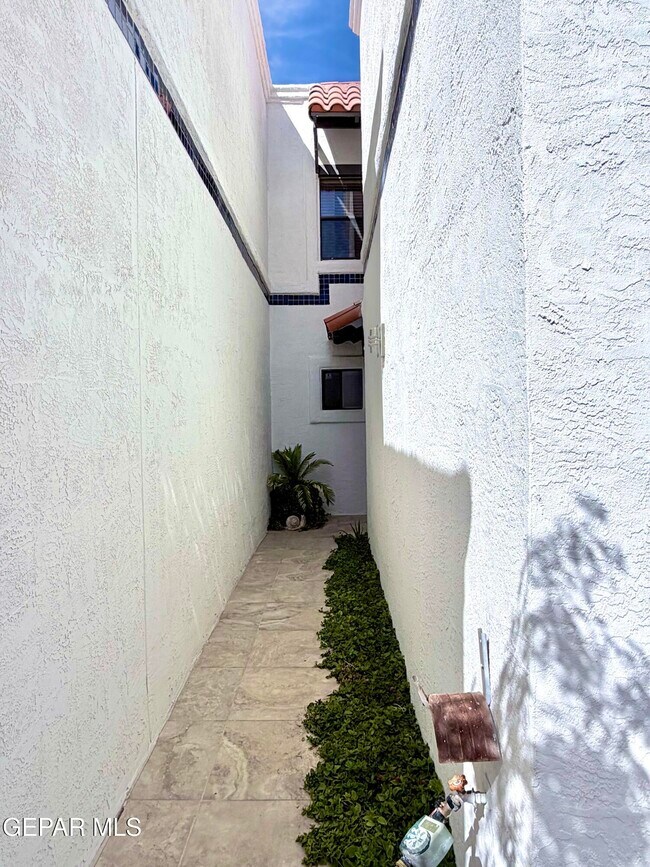 Foto del edificio - 6035 Bandolero Dr