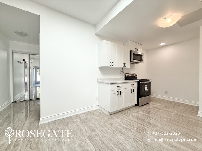 Building Photo - Spacious 2-Bedroom Apartment on the Danforth with Balcony & Free Internet