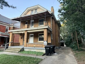 Building Photo - 916 Elberon Ave