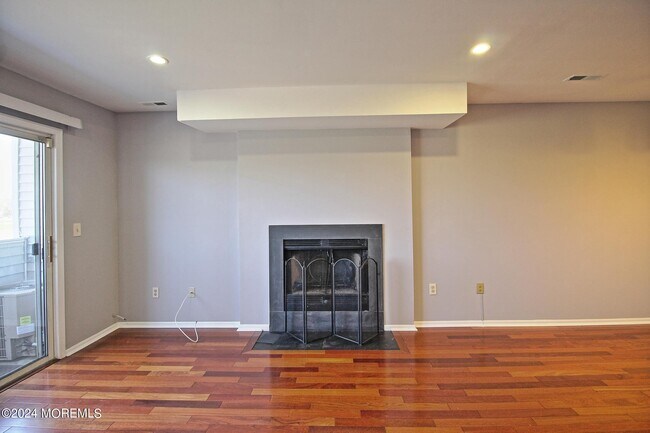 Building Photo - 605 Jesse Way