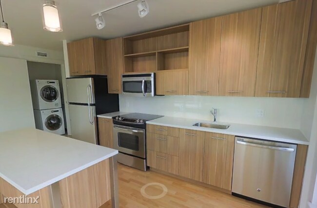 Building Photo - 1 br, 1 bath  - 680 Washington St Unit 102