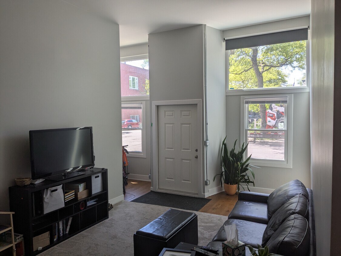 Primary Photo - 2500 W Thomas St