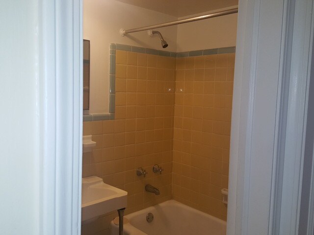 Building Photo - 3751 Warrensville Center Rd