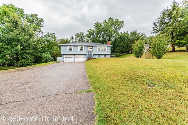 Building Photo - 4 br, 2.5 bath House - 727 Oakhill Dr