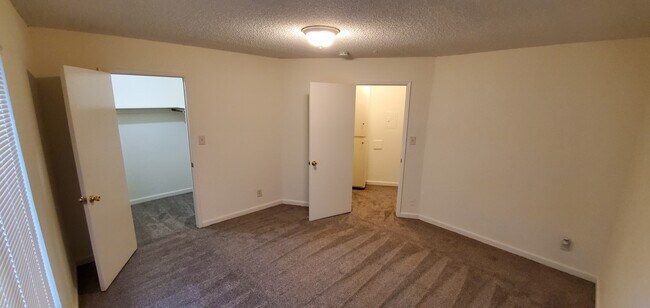 Building Photo - 3830 Annadale Ln